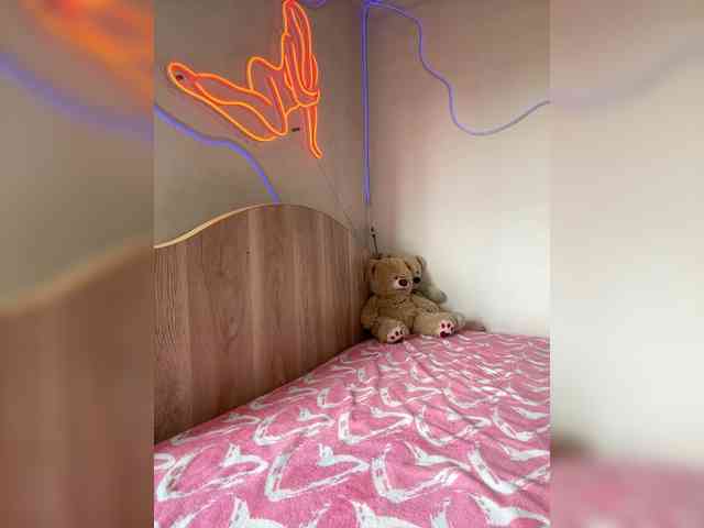 Kiki-77 webcam