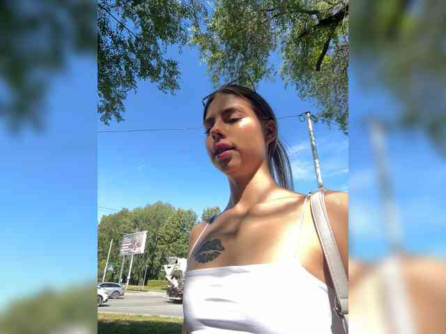 Kiki-77 webcam