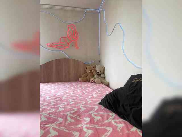 Kiki-77 webcam