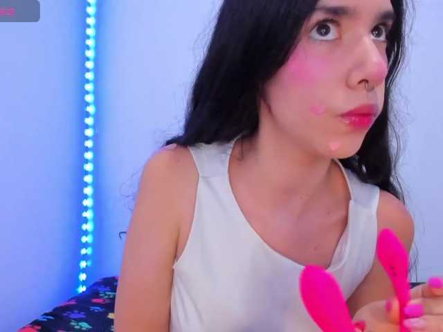 MaddyMendozax live cam on BongaCams