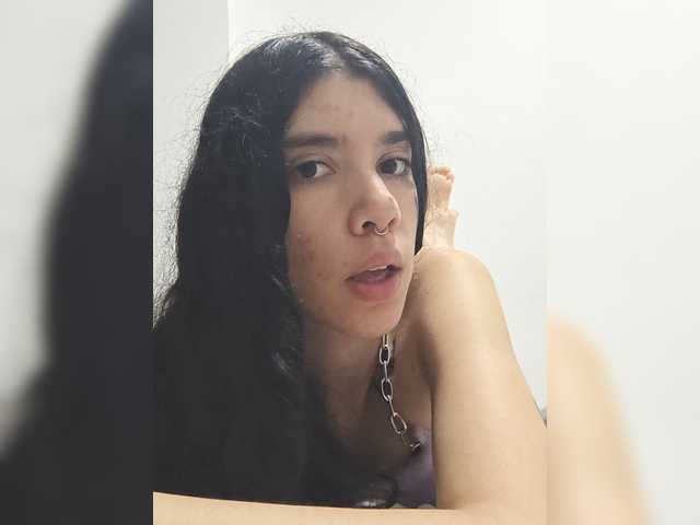 MaddyMendozax live cam on BongaCams