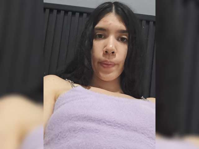 MaddyMendozax live cam on BongaCams