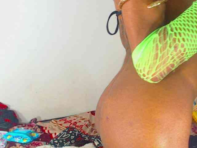 ivonnethh Live Webcam on BongaCams