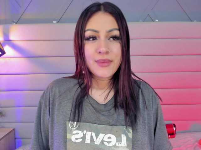 Cherry-blooms's BongaCams show and profile