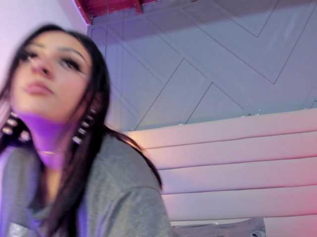 Cherry-blooms's BongaCams show and profile