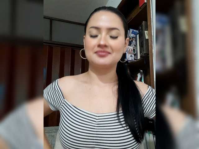 liahsuenos live cam on BongaCams
