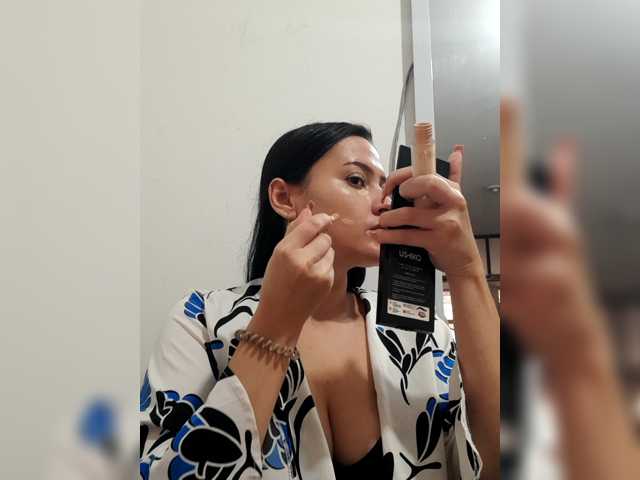 liahsuenos live cam on BongaCams
