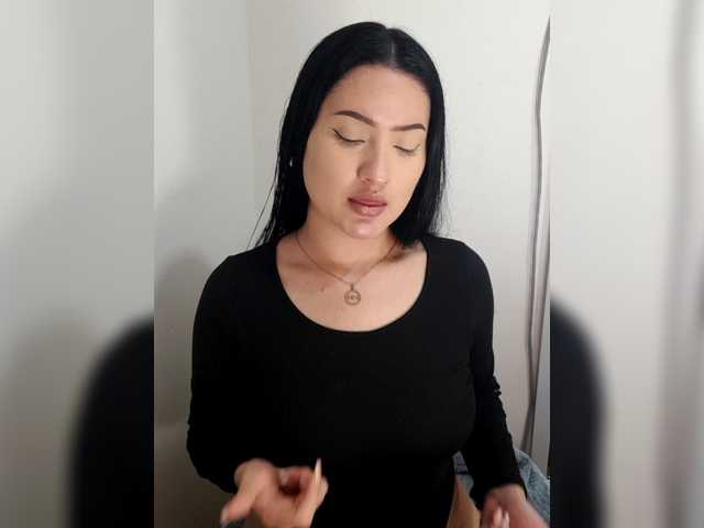 liahsuenos live cam on BongaCams