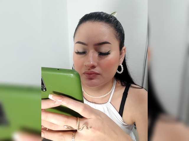 liahsuenos live cam on BongaCams