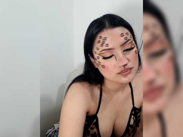 liahsuenos live cam preview