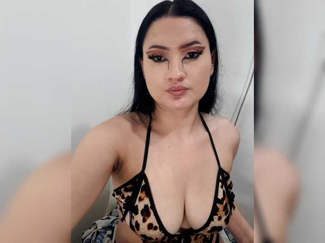 liahsuenos live cam on BongaCams