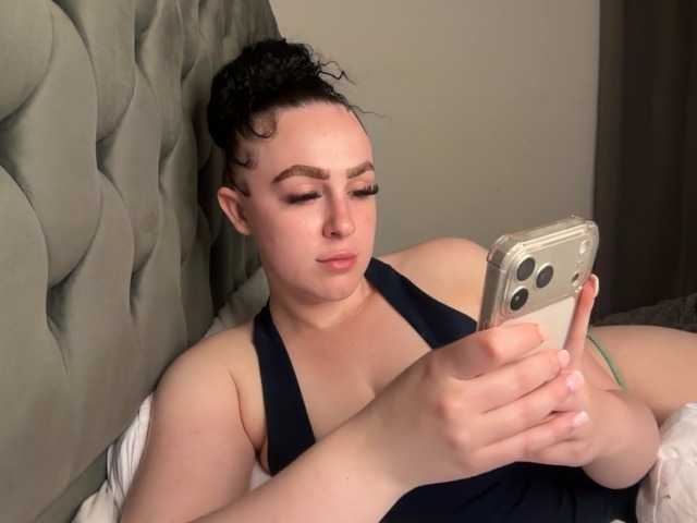 Riri-bstvx live cam on BongaCams