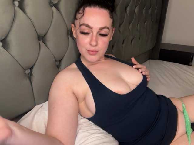 Riri-bstvx live cam on BongaCams