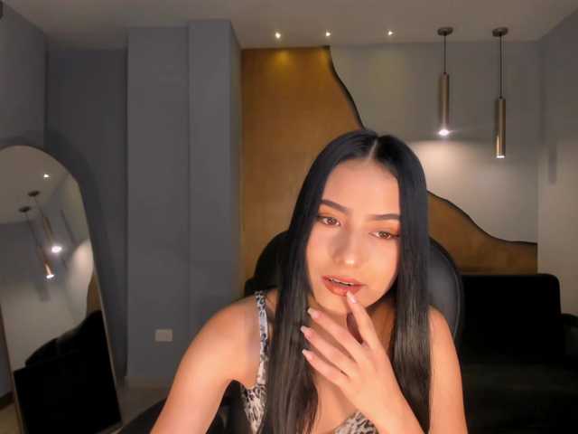 le modèle LucieMartin est en webcam porno dans un show sur le site bongacams, il possède les tags suivants: Latino/Hispanic,Brunette,Shaved