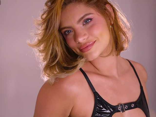KyomiVelvet live cam on BongaCams