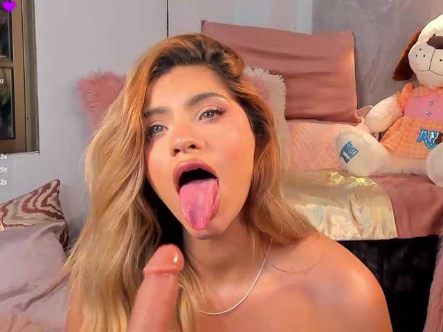 le modèle KyomiVelvet est en webcam porno dans un show sur le site bongacams, il possède les tags suivants: Latino/Hispanic,Blonde,Shaved