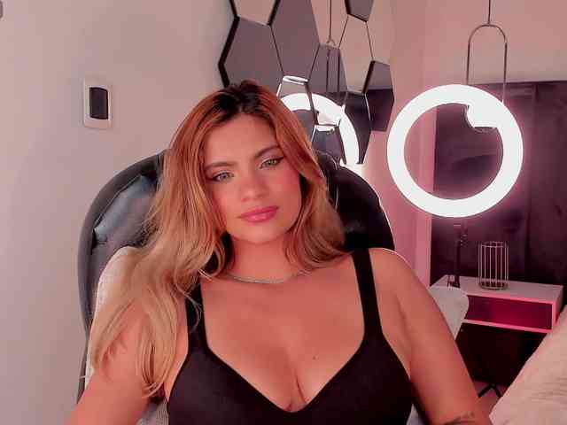 KyomiVelvet webcam
