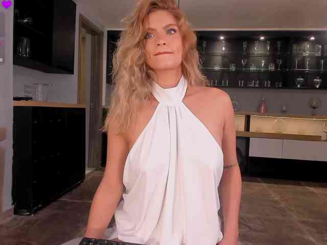 KyomiVelvet webcam