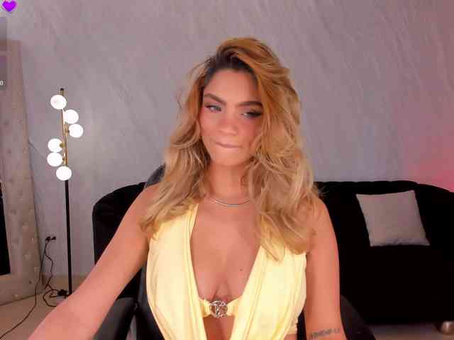KyomiVelvet webcam