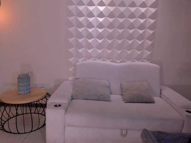 IsabellaMoretti webcam