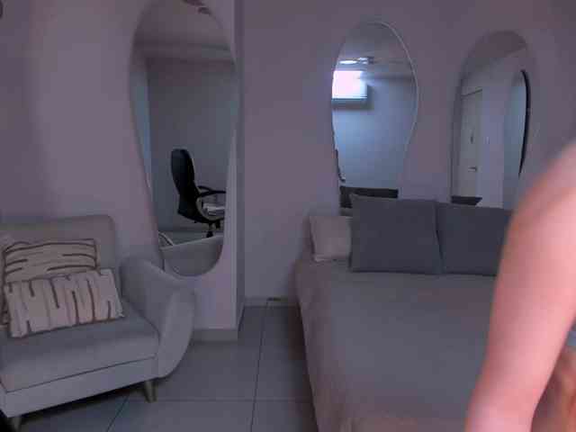 IsabellaMoretti webcam