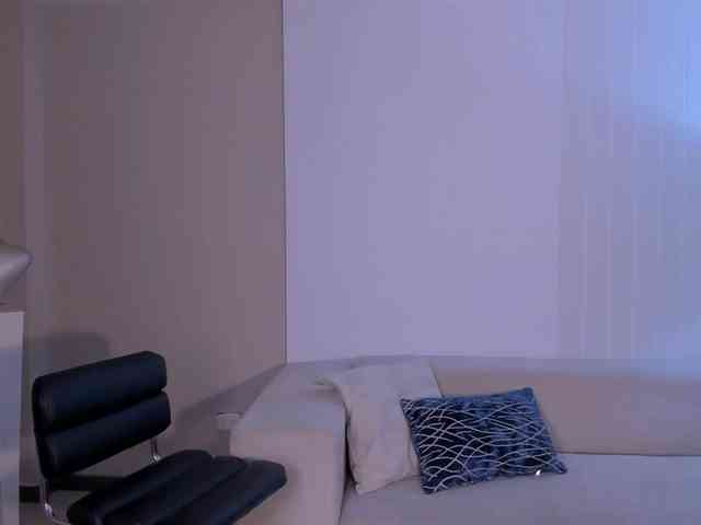 IsabellaMoretti webcam