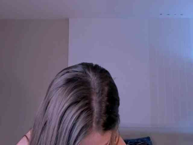 IsabellaMoretti webcam