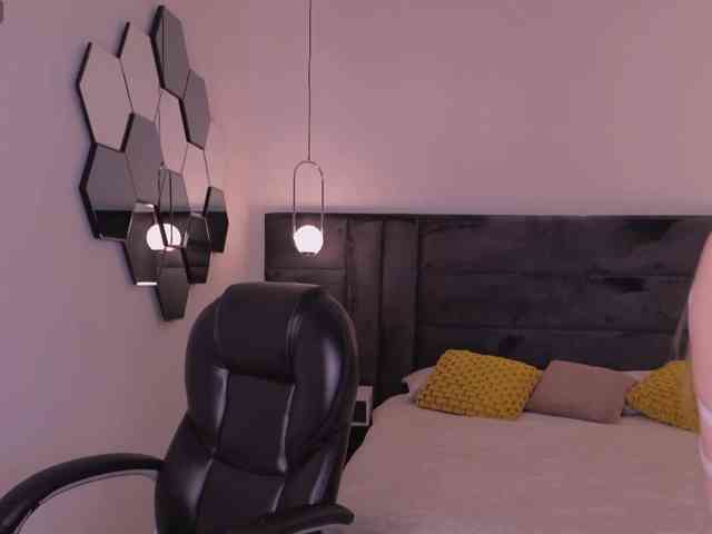 IsabellaMoretti webcam