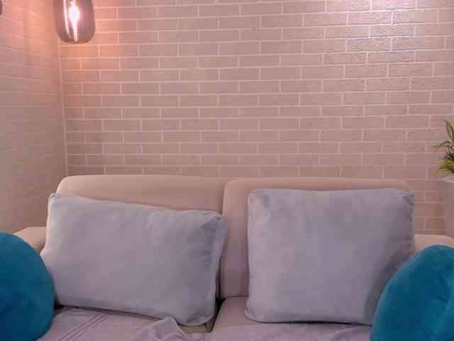 IsabellaMoretti webcam