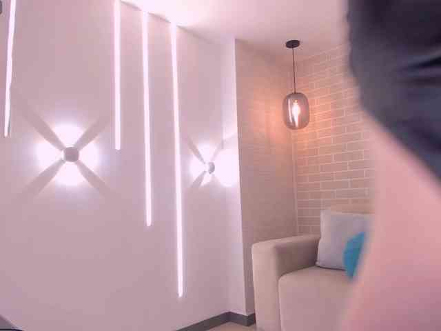 IsabellaMoretti webcam
