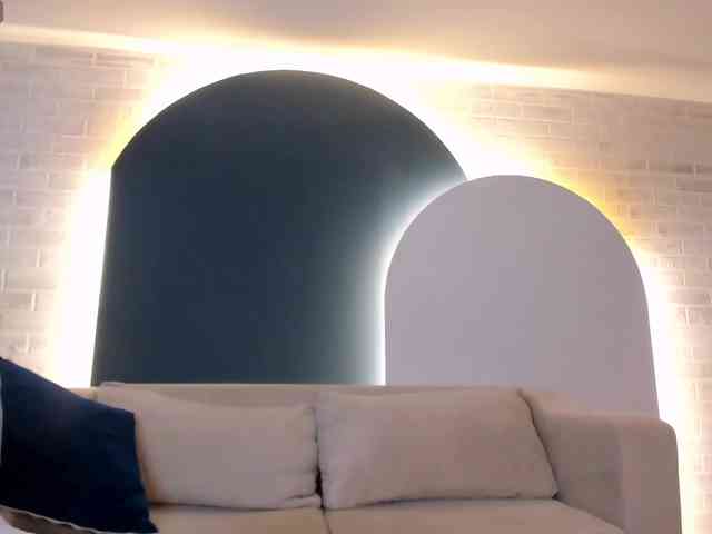 IsabellaMoretti webcam