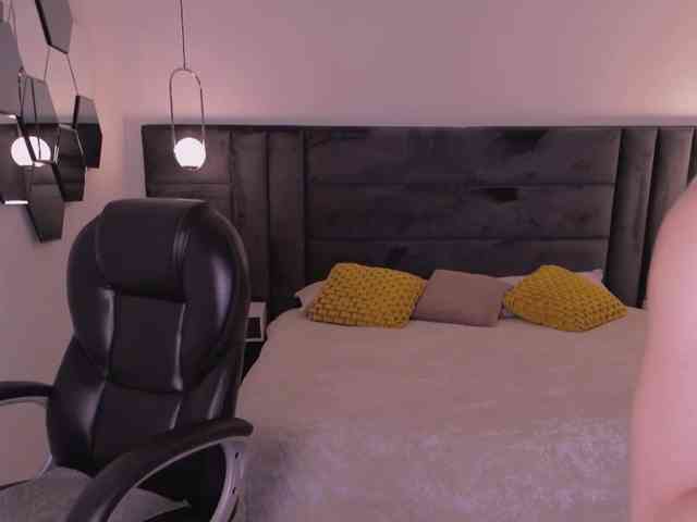 IsabellaMoretti webcam