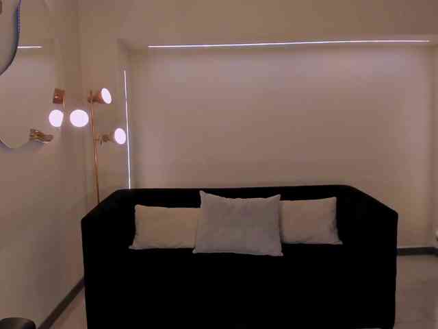 IsabellaMoretti webcam