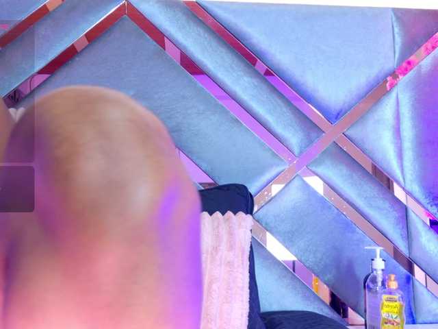 EmmaLovve live cam on BongaCams
