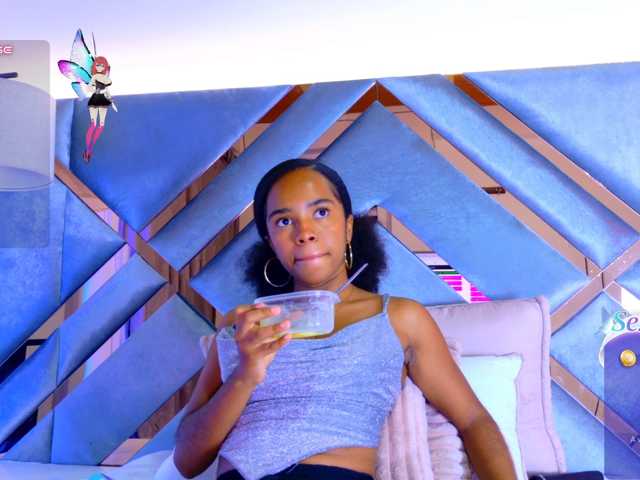 EmmaLovve live cam on BongaCams