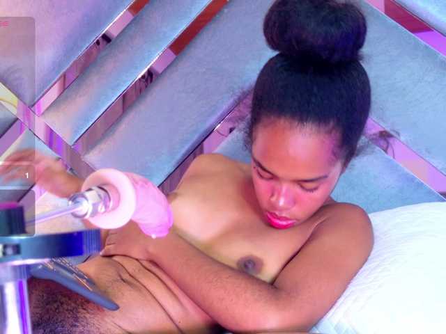 EmmaLovve live cam on BongaCams