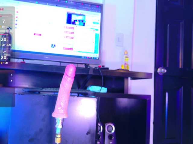 EmmaLovve live cam on BongaCams