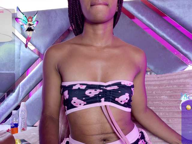 EmmaLovve live cam on BongaCams
