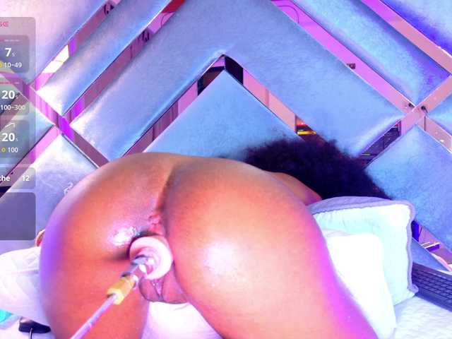 EmmaLovve live cam on BongaCams