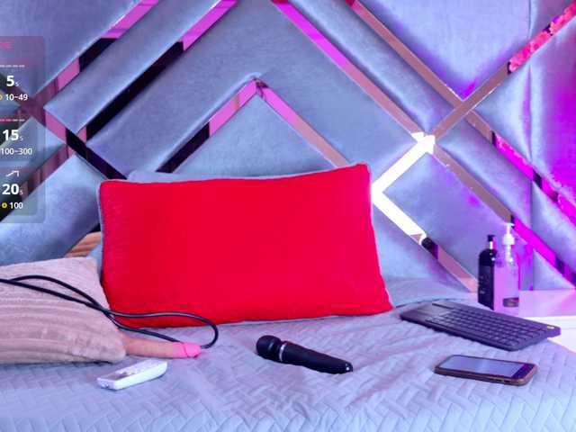 EmmaLovve live cam on BongaCams
