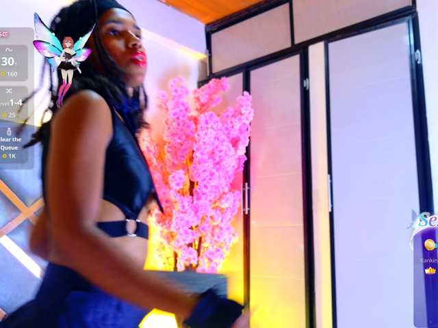 EmmaLovve live cam on BongaCams