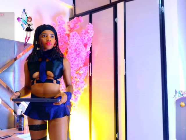 EmmaLovve live cam on BongaCams
