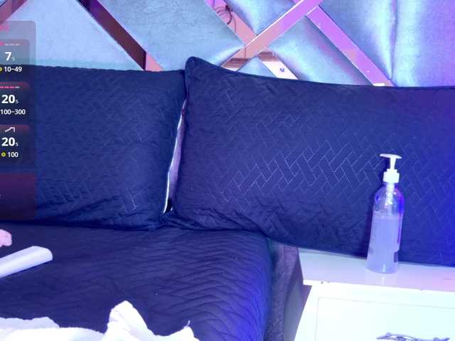 EmmaLovve live cam on BongaCams
