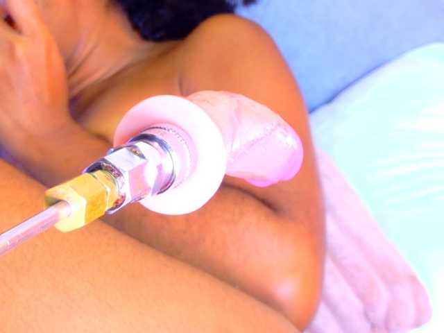 EmmaLovve live cam on BongaCams