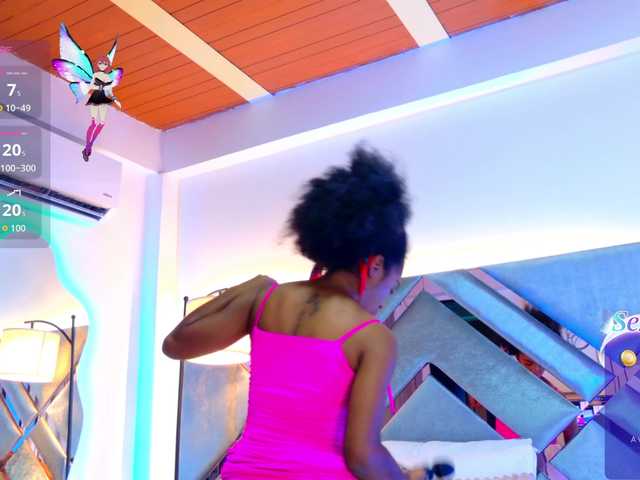 EmmaLovve live cam on BongaCams