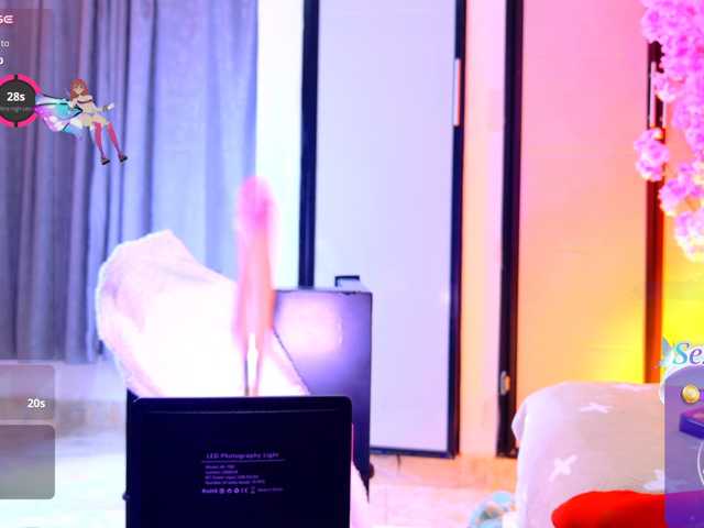 EmmaLovve live cam on BongaCams