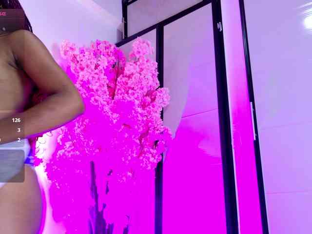 EmmaLovve Live Webcam on BongaCams