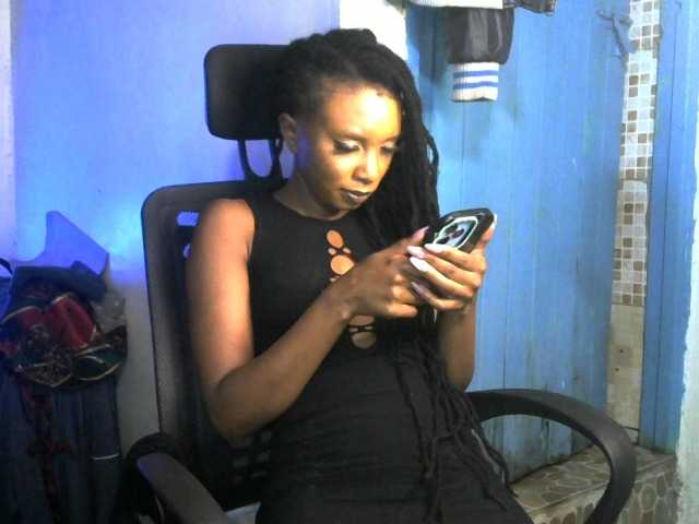 QueenAllure live cam on BongaCams