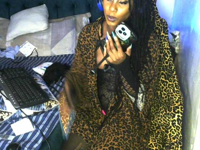 QueenAllure live cam on BongaCams