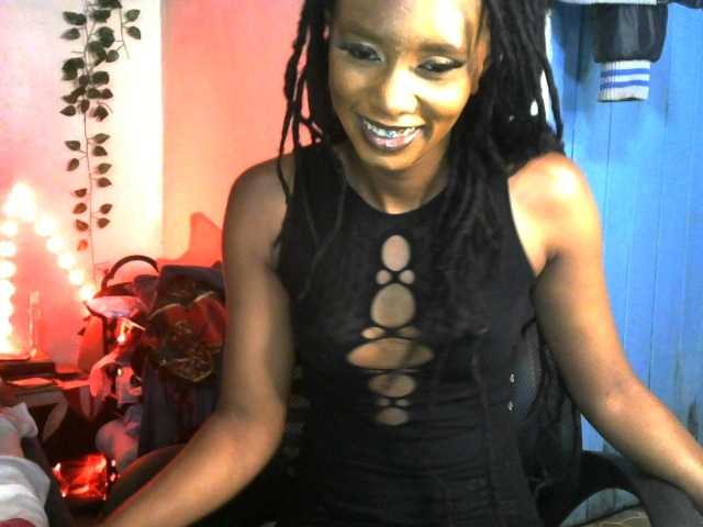 QueenAllure live cam on BongaCams